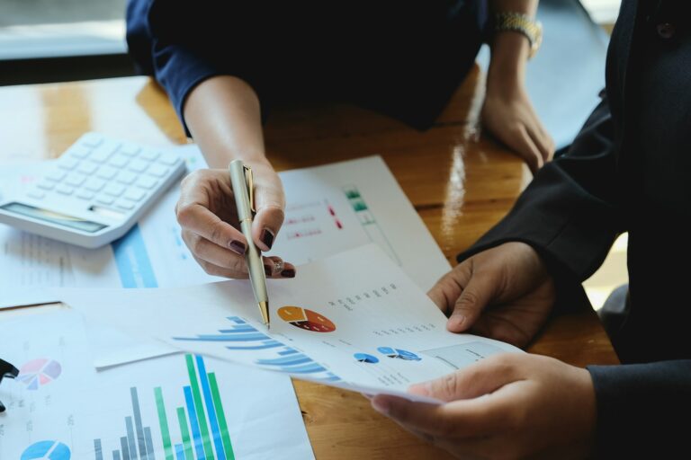 business-adviser-meeting-to-analyze-and-discuss-the-situation